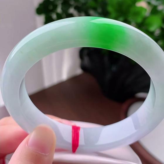 飘阳绿正圈手镯